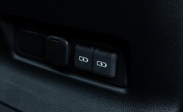 Toyota Land Cruiser Invincible 31