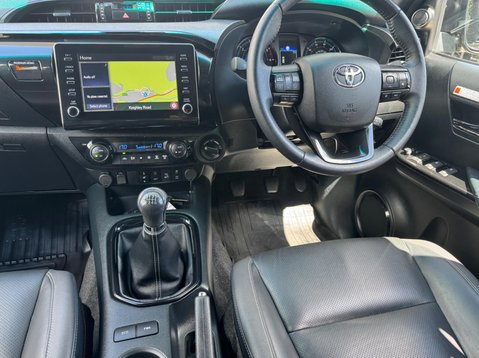 Toyota Hilux INVINCIBLE X 4WD D-4D DCB 25