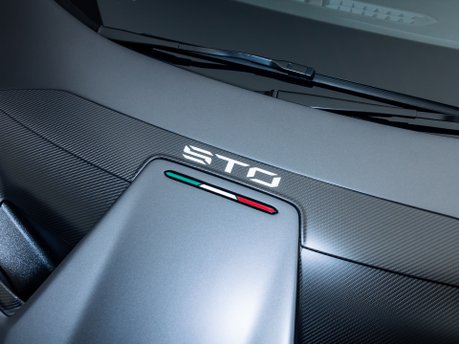 Lamborghini Huracan STO
