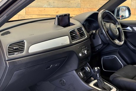 Audi Q3 2.0 TFSI S line SUV 5dr Petrol S Tronic quattro Euro 5 (s/s) (170 ps) 8