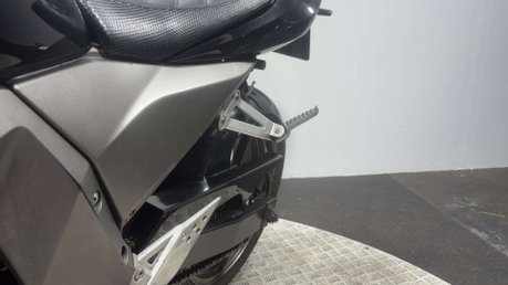 Kawasaki Z ZR750 2005 ONLY 20K NEW MOT SERVICED COMMUTER BIKE 750CC 15