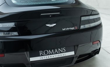Aston Martin V12 Vantage S Coupe 26