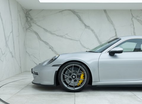Porsche 911 GT3 Touring (992) 33