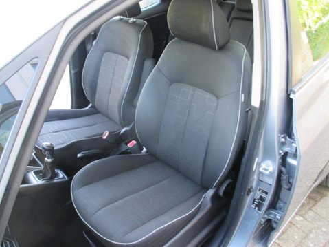 Kia Venga 1.6 2 Euro 6 (s/s) 5dr 38