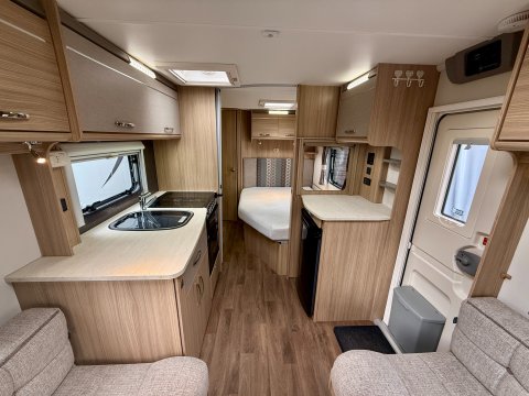 Coachman Vision 560 14