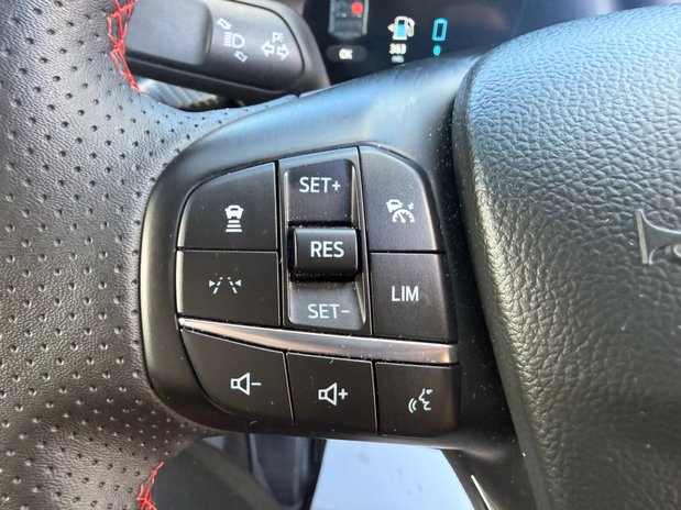 Ford Kuga ST-LINE 23
