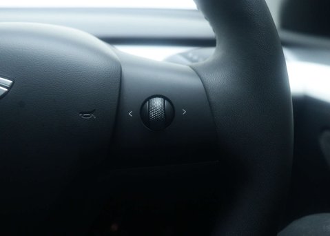 Tesla Model Y Model Y Long Range AWD 4WD 5dr 29