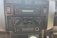 Land Rover Defender 2.2 TDCi 4WD MWB Euro 5 4dr 8