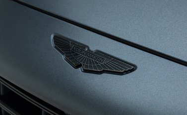 Aston Martin DBX 707 33