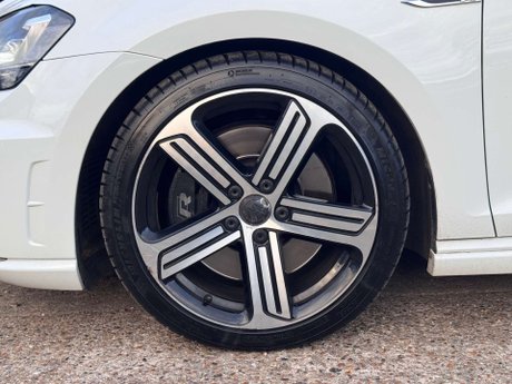 Volkswagen Golf 2.0 Golf R DSG 4WD 5dr 54