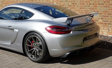 Porsche Cayman GT4 8