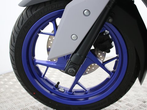 Yamaha Xmax X-MAX 300 (CZD 300-A) 24