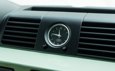 Land Rover Defender 110 HERITAGE 26