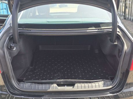 Jaguar XF 2.0d Portfolio Saloon 4dr Diesel Auto Euro 6 (s/s) (163 ps) 32