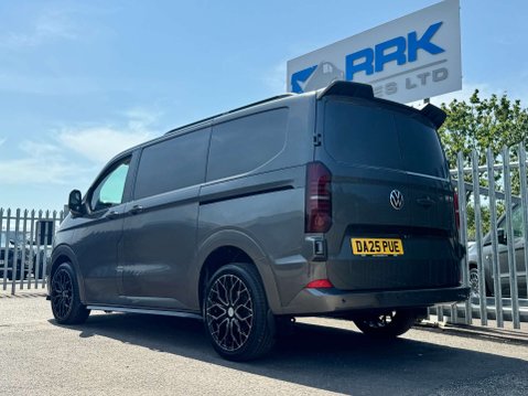 Volkswagen Transporter 2.0 TDI T28 Commerce Plus Panel Van 5dr Diesel Manual FWD SWB Euro 6 (s/s) 41