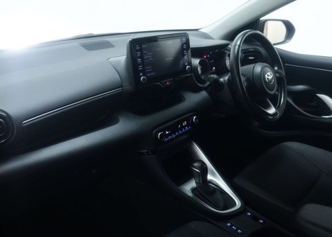 Toyota Yaris 1.5 Yaris Design HEV CVT 5dr 43