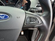 Ford Kuga ST-LINE X 15