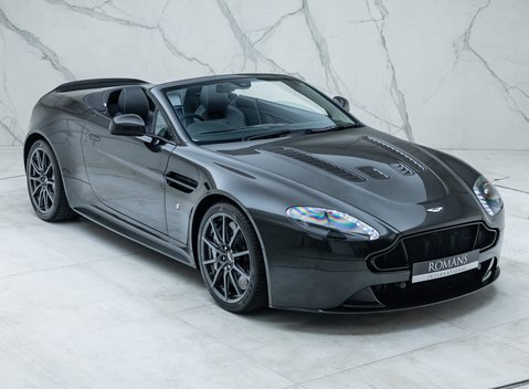 Aston Martin V12 Vantage S ROADSTER 11