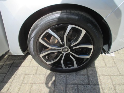 Renault Clio 0.9 TCe Play Euro 6 (s/s) 5dr 11