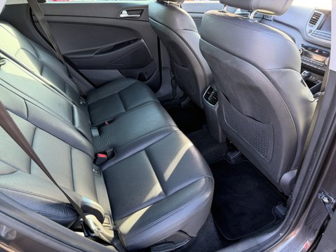 Hyundai TUCSON 2.0 CRDi Premium 5dr AWD Auto 33