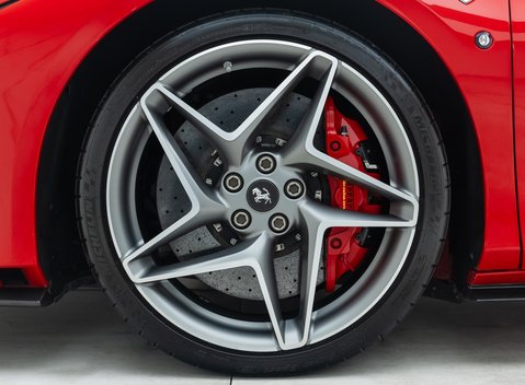 Ferrari F8 Tributo 25