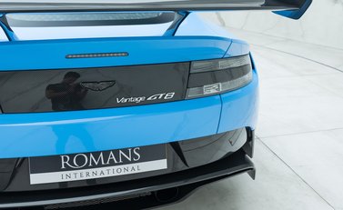 Aston Martin Vantage GT8 25