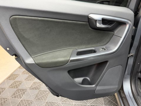 Volvo XC60 2.0 D4 R-Design Nav Auto Euro 6 (s/s) 5dr 45