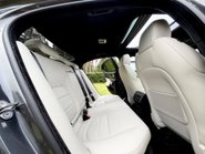 Jaguar XE R-DYNAMIC HSE BLACK 21