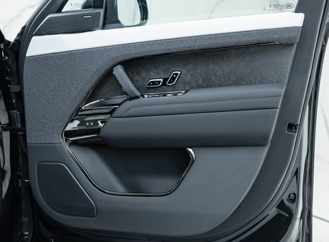 Land Rover Range Rover Sport P530 First Edition 26