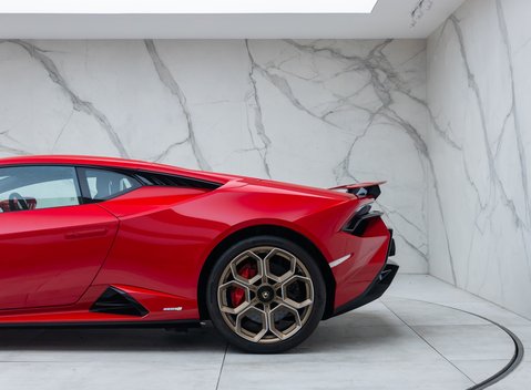 Lamborghini Huracan TECNICA 35