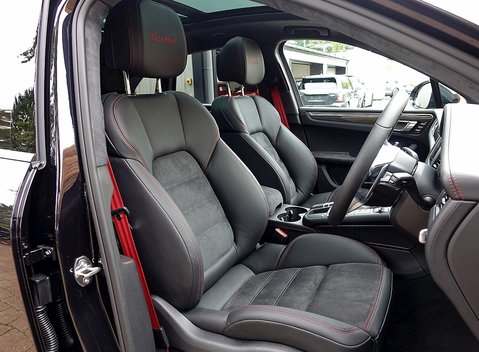 Porsche Macan Turbo Performance Package 16