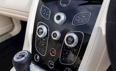 Aston Martin V12 Vantage S Roadster 19