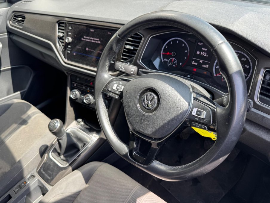 2019 Volkswagen T-Roc — image 2