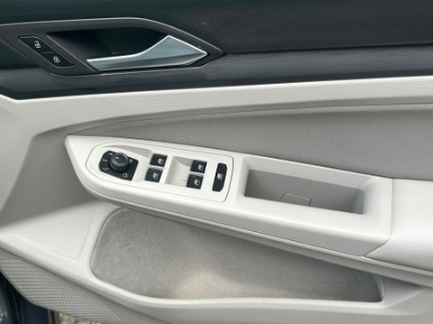 Volkswagen Golf STYLE ETSI DSG 19