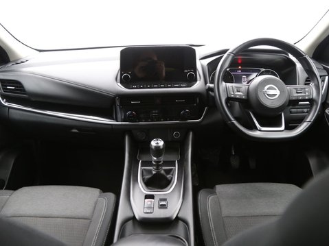 Nissan Qashqai 1.3 DIG-T MHEV N-Connecta Euro 6 (s/s) 5dr 9