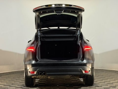 Jaguar F-Pace CHEQUERED FLAG AWD 8
