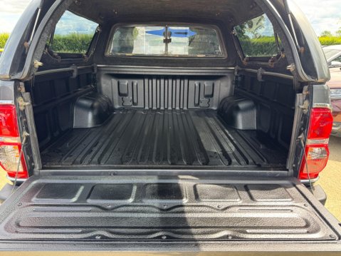 Toyota Hilux 3.0 D-4D Invincible Auto 4WD Euro 5 4dr 4
