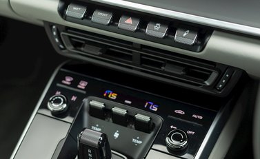 Porsche 911 Carrera (992) 19