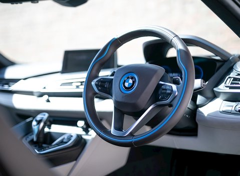 BMW I8 13