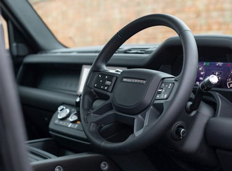 Land Rover Defender 110 X P400 11