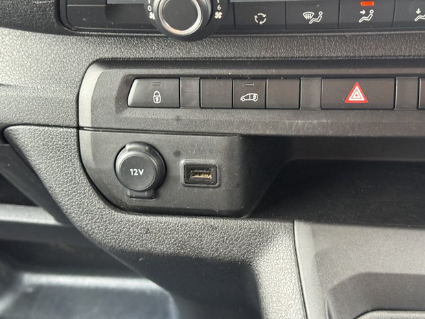 Toyota Proace SWB L1H1 [SOLD CM] Low Roof Icon Air Con Nav Sensors EURO 6 32