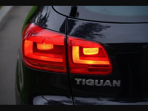 Volkswagen Tiguan 2.0 TDI BlueMotion Tech Match DSG 4WD Euro 5 (s/s) 5dr 29