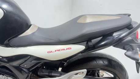 Suzuki Gladius 650 2012, 54K, 650CC RUNNING NAKED, SPARES/REPAIR/PROJECT 15