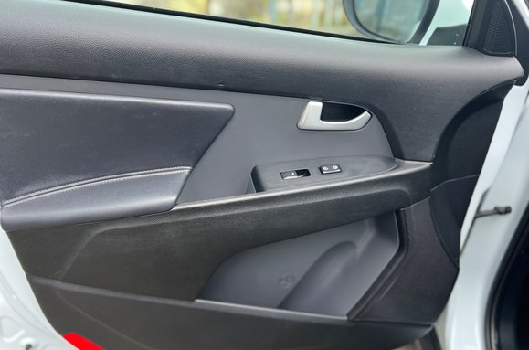 Kia Sportage 1.7 CRDI 3 SAT NAV 28