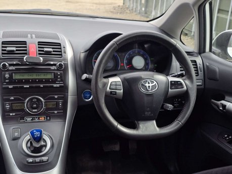 Toyota Auris 1.8 VVT-h T Spirit Hatchback 5dr Petrol Hybrid CVT Euro 5 (s/s) (136 ps) 33