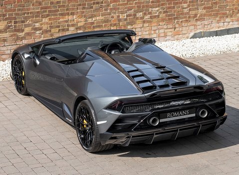 Lamborghini Huracan Spyder LP640-4 EVO 11