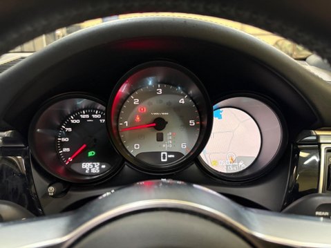 Porsche Macan 3.0 TD V6 S PDK 4WD Euro 6 (s/s) 5dr 33