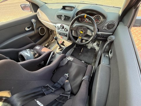 Renault Clio 2.0 VVT Renaultsport 3dr 19