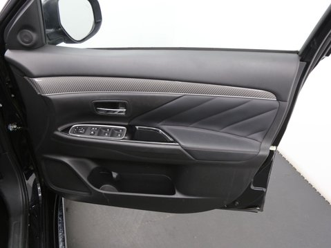 Mitsubishi Outlander 2.4h TwinMotor 13.8kWh 4h CVT 4WD Euro 6 (s/s) 5dr 20
