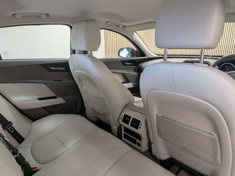 Jaguar XE 2.0 XE Portfolio i Auto 4dr 52